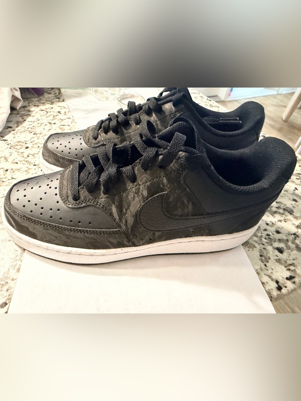 Nike Black Low-Top Sneakers with White Midsole